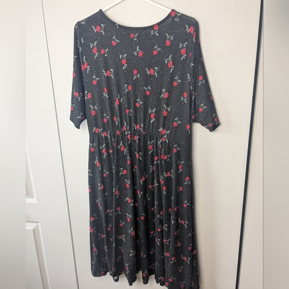TORRID Roses Pattern Plus Size Dress Size 2x Super Soft Short Sleeve - Picture 6 of 10
